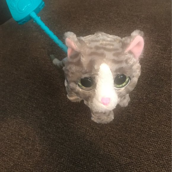 Fur real walks a lot cat working - Picture 4 of 5